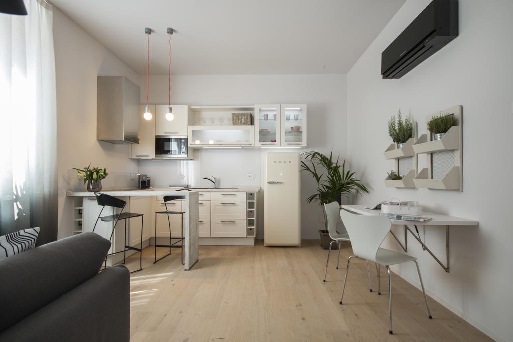 Cavour 51 Apartment Леко Екстериор снимка